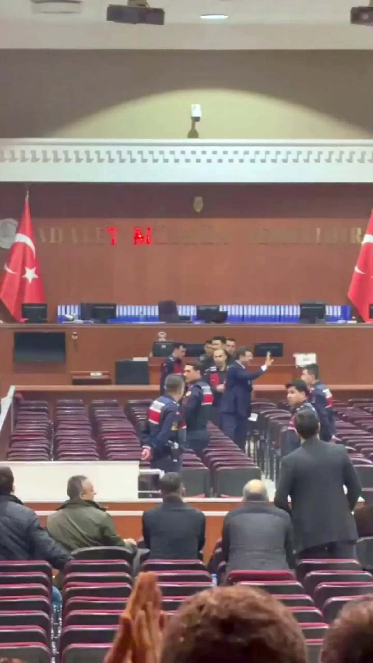 CHP'li Bulut'tan İmamoğlu İçin Sembolik Paylaşım CHP'li Bulut'tan İmamoğlu İçin Sembolik Paylaşım