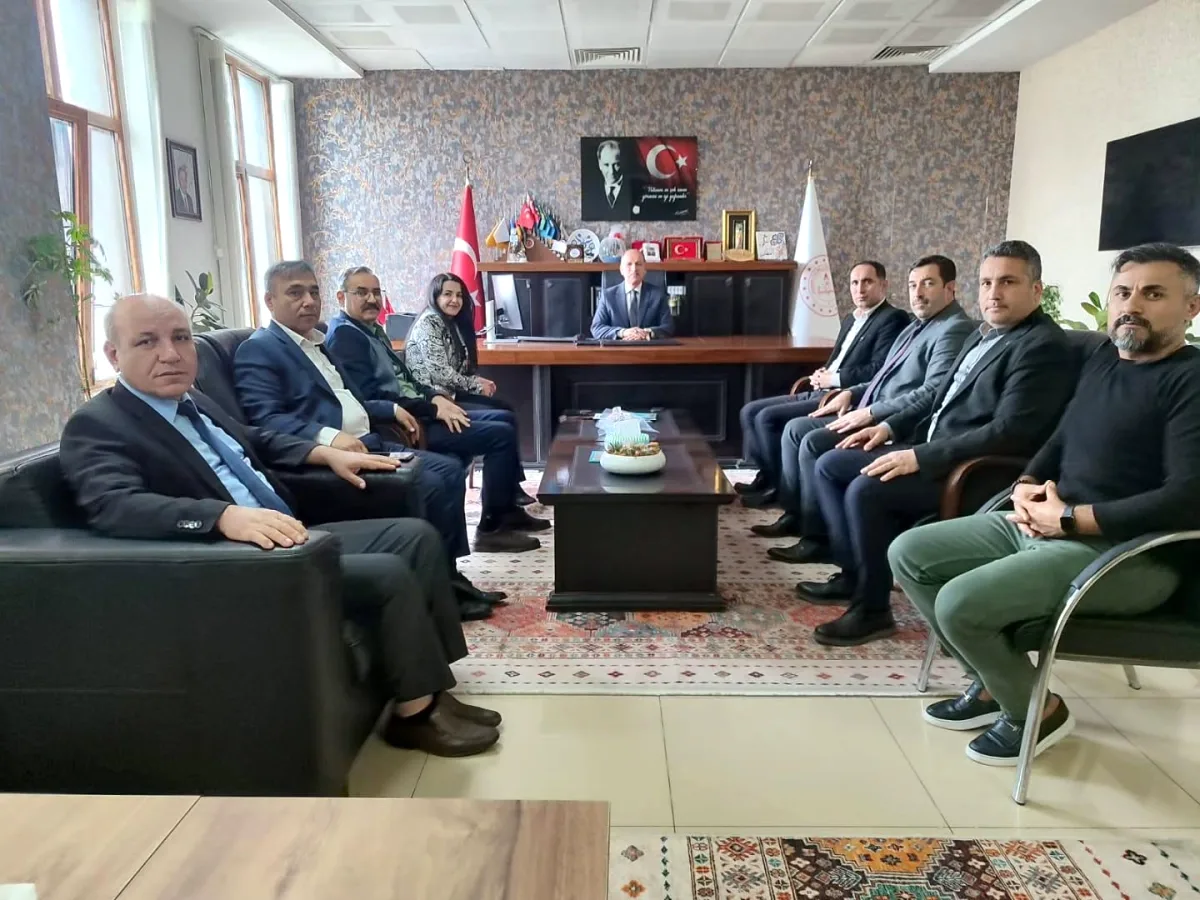 Sendika Temsilcileri Eğitim Müdürünü Ziyaret Etti Sendika Temsilcileri Eğitim Müdürünü Ziyaret Etti