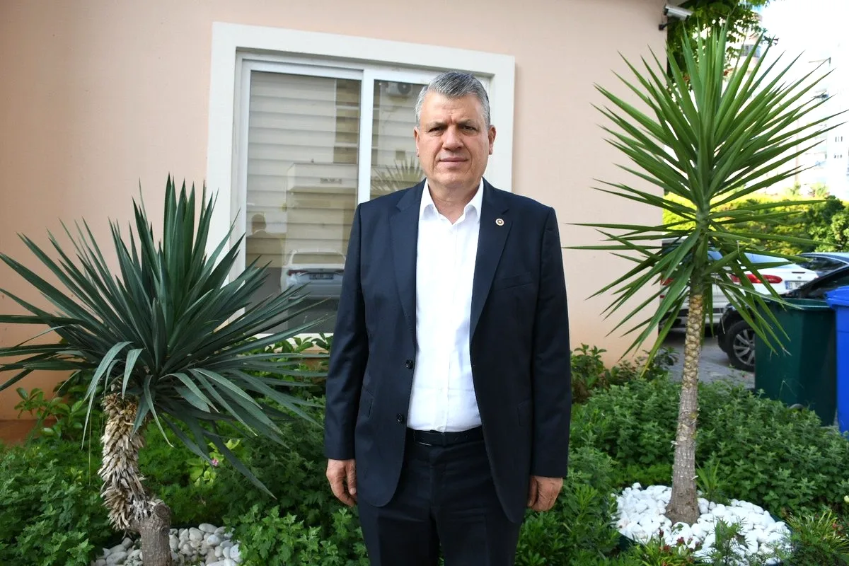 Ayhan Barut'tan Siyasi Mesaj: Gece Sabaha Dönüyor Ayhan Barut'tan Siyasi Mesaj: Gece Sabaha Dönüyor