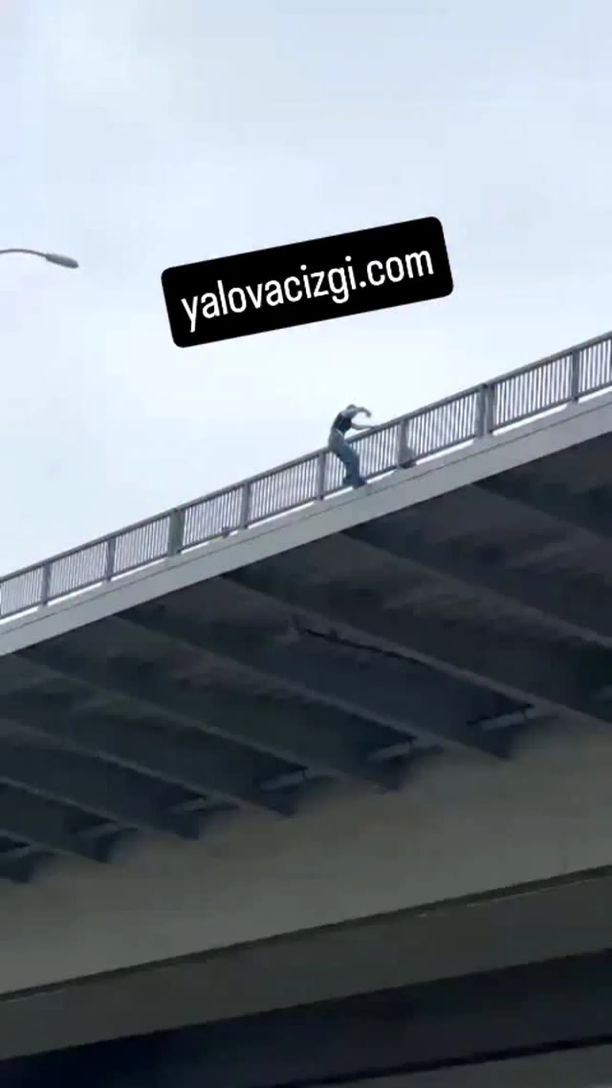 Osmangazi Köprüsü'nde Vatandaş Atladı Osmangazi Köprüsü'nde Vatandaş Atladı