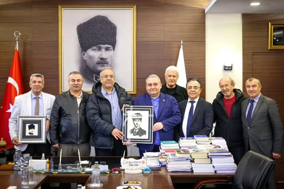 CHP'li Adayın Makamında Anlamlı Ziyaret CHP'li Adayın Makamında Anlamlı Ziyaret