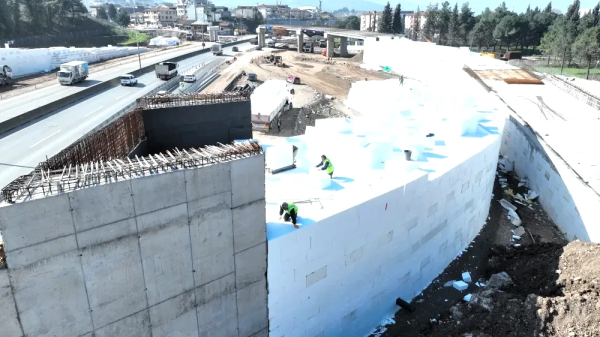 Başiskele Kavşağı'nın Silueti Ortaya Çıkıyor Başiskele Kavşağı'nın Silueti Ortaya Çıkıyor