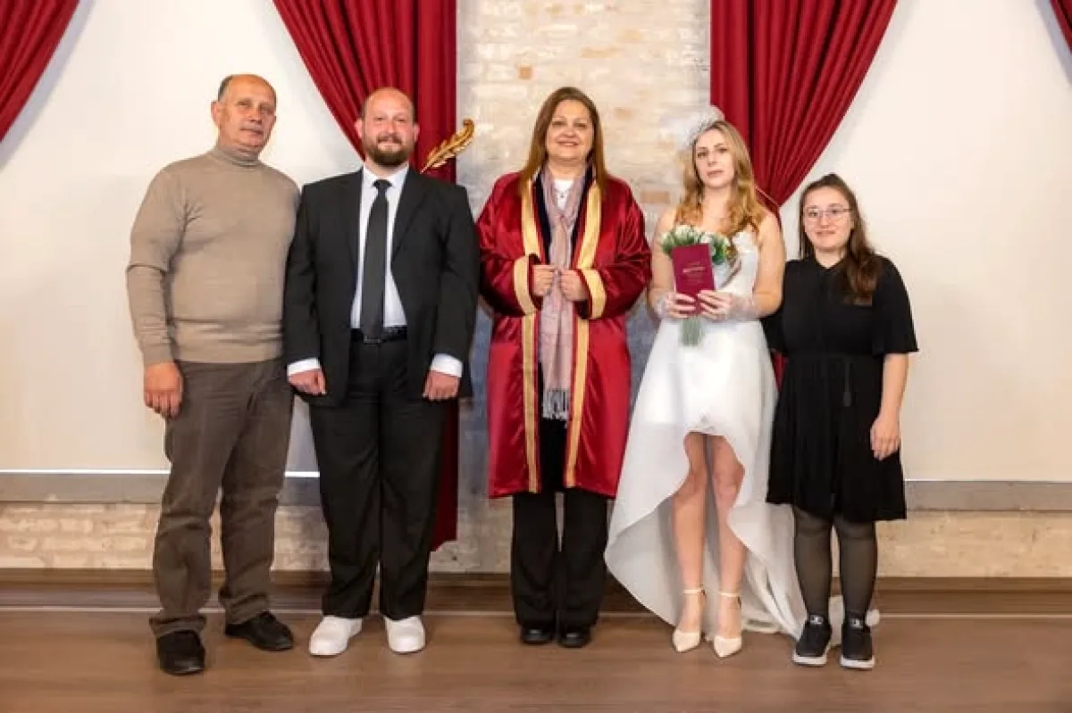 Belediye Başkanı Nikah Töreninde Sürpriz Yaptı Belediye Başkanı Nikah Töreninde Sürpriz Yaptı
