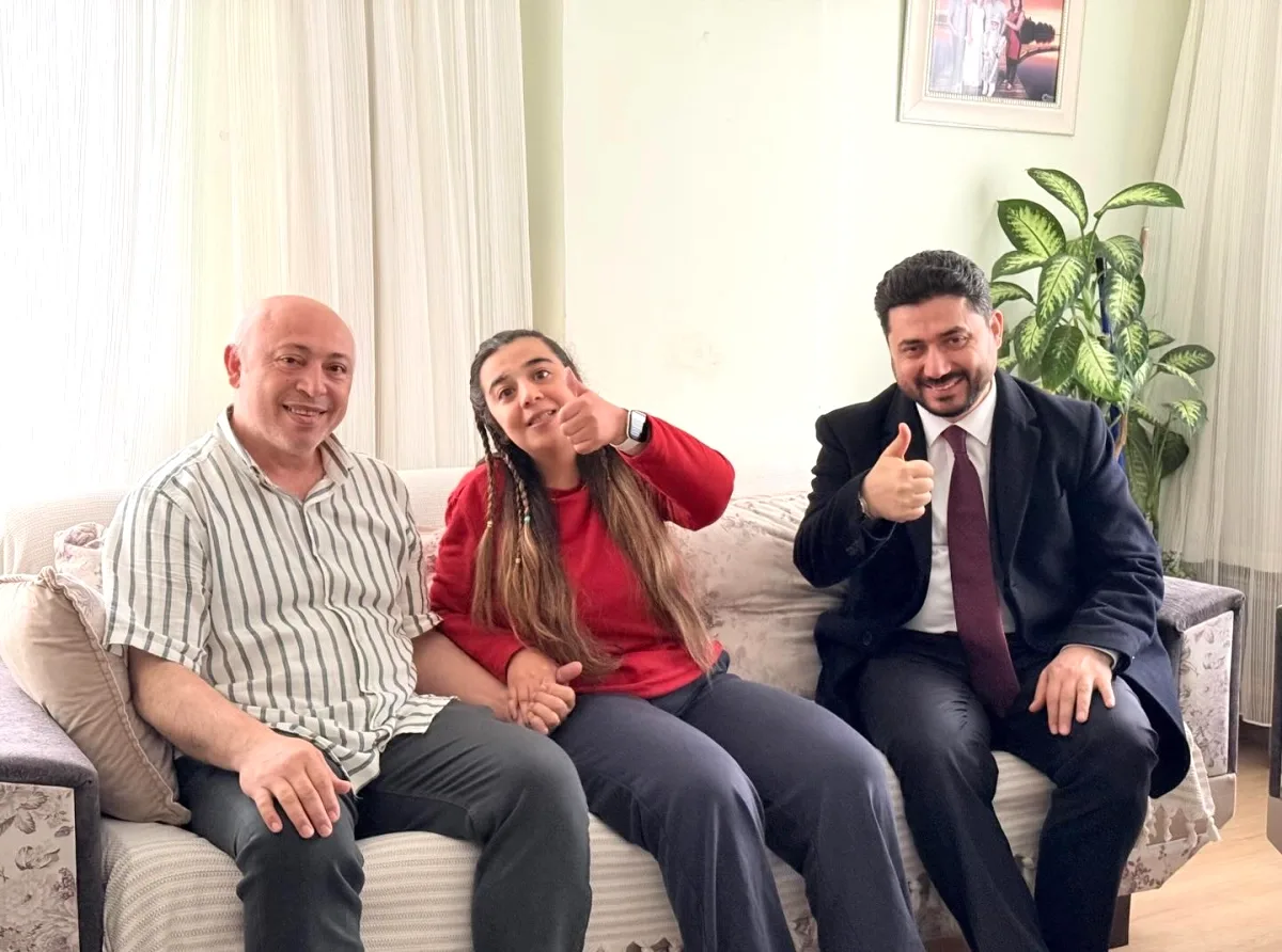 AK Parti Bağcılar'da Anlamlı Ev Ziyareti AK Parti Bağcılar'da Anlamlı Ev Ziyareti