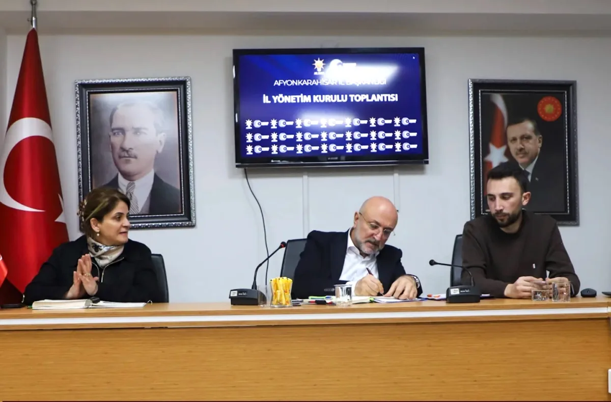 Afyonkarahisar'da Siyasi Hazırlık: AK Parti İl Yönetimi Masada Afyonkarahisar'da Siyasi Hazırlık: AK Parti İl Yönetimi Masada
