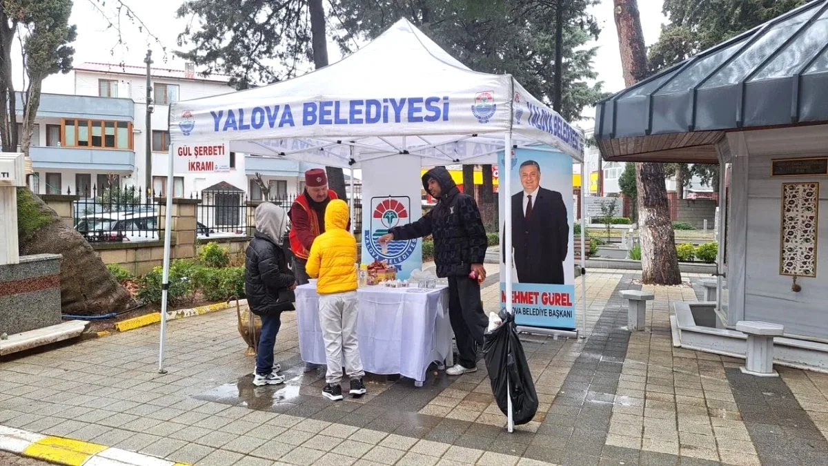 Yalova'da Bayram Kolaylığı: Belediye Ücretsiz Servis ve İkramla Devrede Yalova'da Bayram Kolaylığı: Belediye Ücretsiz Servis ve İkramla Devrede