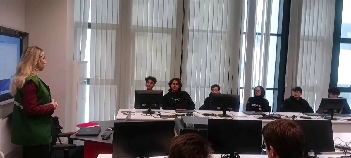 Pendik'te Lise Öğrencileri Yeşilay'la Buluştu Pendik'te Lise Öğrencileri Yeşilay'la Buluştu