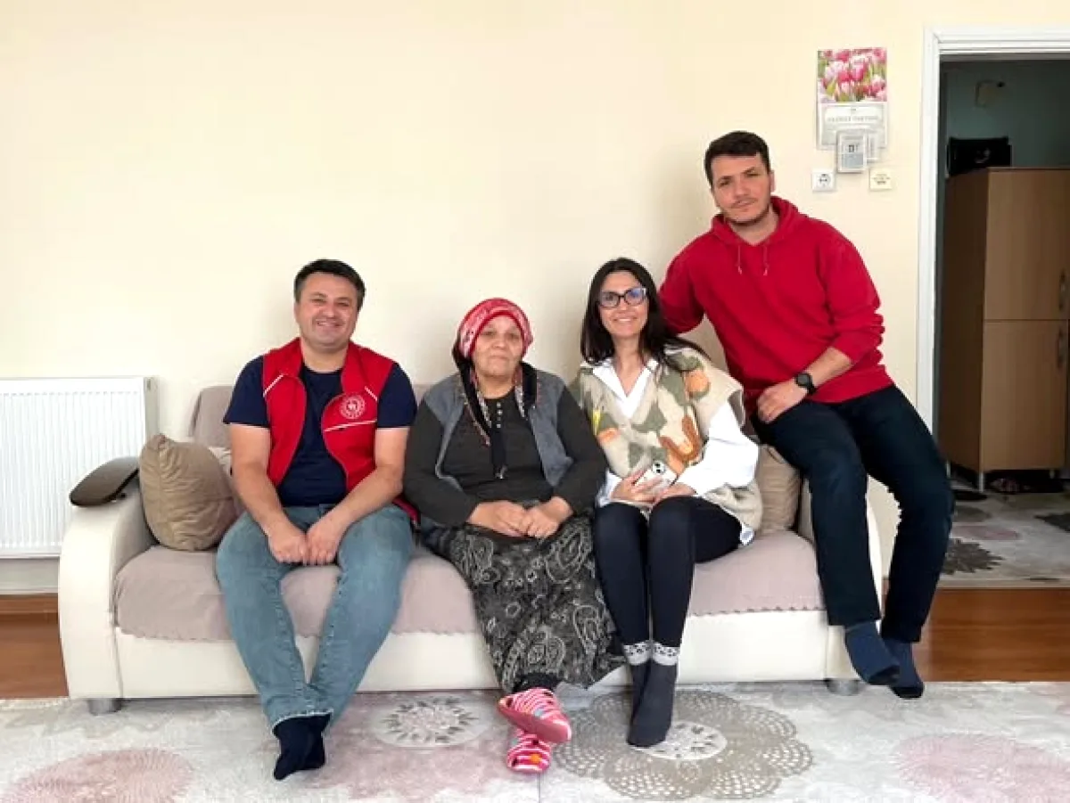 Kozan'da Gençlerden Yaşlılara Anlamlı Ziyaret: Tecrübe ve Dualar Kozan'da Gençlerden Yaşlılara Anlamlı Ziyaret: Tecrübe ve Dualar