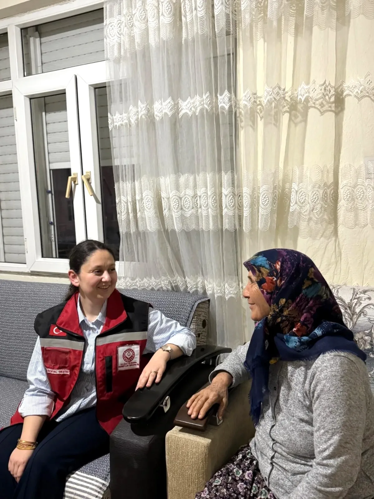 Antalya'da Tek Başına Yaşayan Yaşlılar Unutulmadı: "Tek Başına Değil Çok Başına Bayram" Projesi Antalya'da Tek Başına Yaşayan Yaşlılar Unutulmadı: "Tek Başına Değil Çok Başına Bayram" Projesi