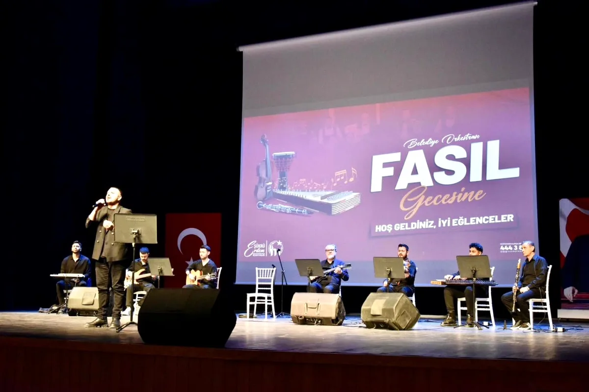 Mustafakemalpaşa'da Akşamlar Nağmelerle Renklendi: Belediye Orkestrası Sahne Aldı Mustafakemalpaşa'da Akşamlar Nağmelerle Renklendi: Belediye Orkestrası Sahne Aldı