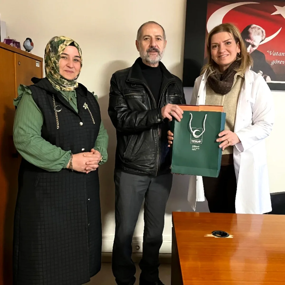 Yeşilay Güngören'den Sağlık Çalışanlarına Tıp Bayramı Ziyareti Yeşilay Güngören'den Sağlık Çalışanlarına Tıp Bayramı Ziyareti