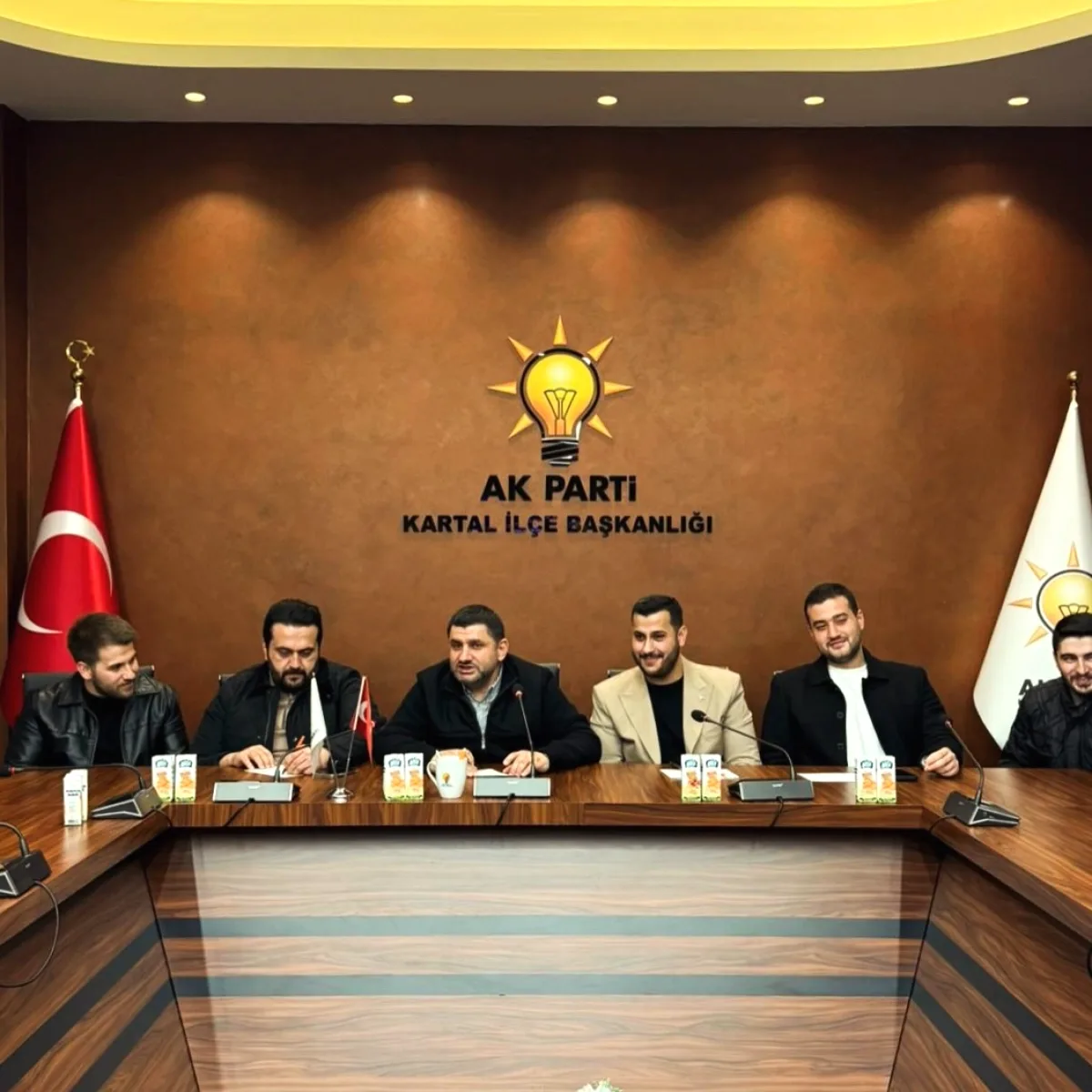Kartal'da Gençler ve Siyasetçiler Buluştu: Sorular ve Cevaplar Kartal'da Gençler ve Siyasetçiler Buluştu: Sorular ve Cevaplar
