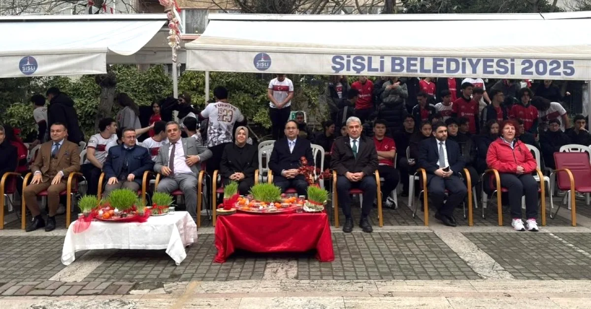Şişli'de Nevruz Coşkusu: Kaymakam Ertürkmen Öğrencilerle Baharı Karşıladı Şişli'de Nevruz Coşkusu: Kaymakam Ertürkmen Öğrencilerle Baharı Karşıladı