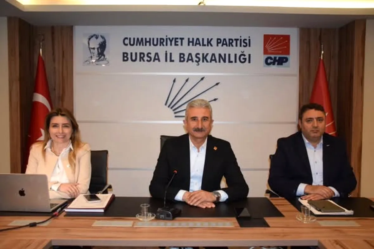 CHP Bursa İl Başkanı Nihat Yeşiltaş, İl Yöneticileriyle Strateji Toplantısı Düzenledi CHP Bursa İl Başkanı Nihat Yeşiltaş, İl Yöneticileriyle Strateji Toplantısı Düzenledi