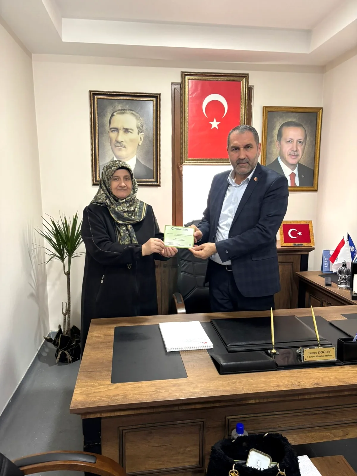 Yeşilay Eyüpsultan'dan 5. Levent Mahalle Muhtarı'na Bağımlılıkla Mücadele Ziyareti Yeşilay Eyüpsultan'dan 5. Levent Mahalle Muhtarı'na Bağımlılıkla Mücadele Ziyareti