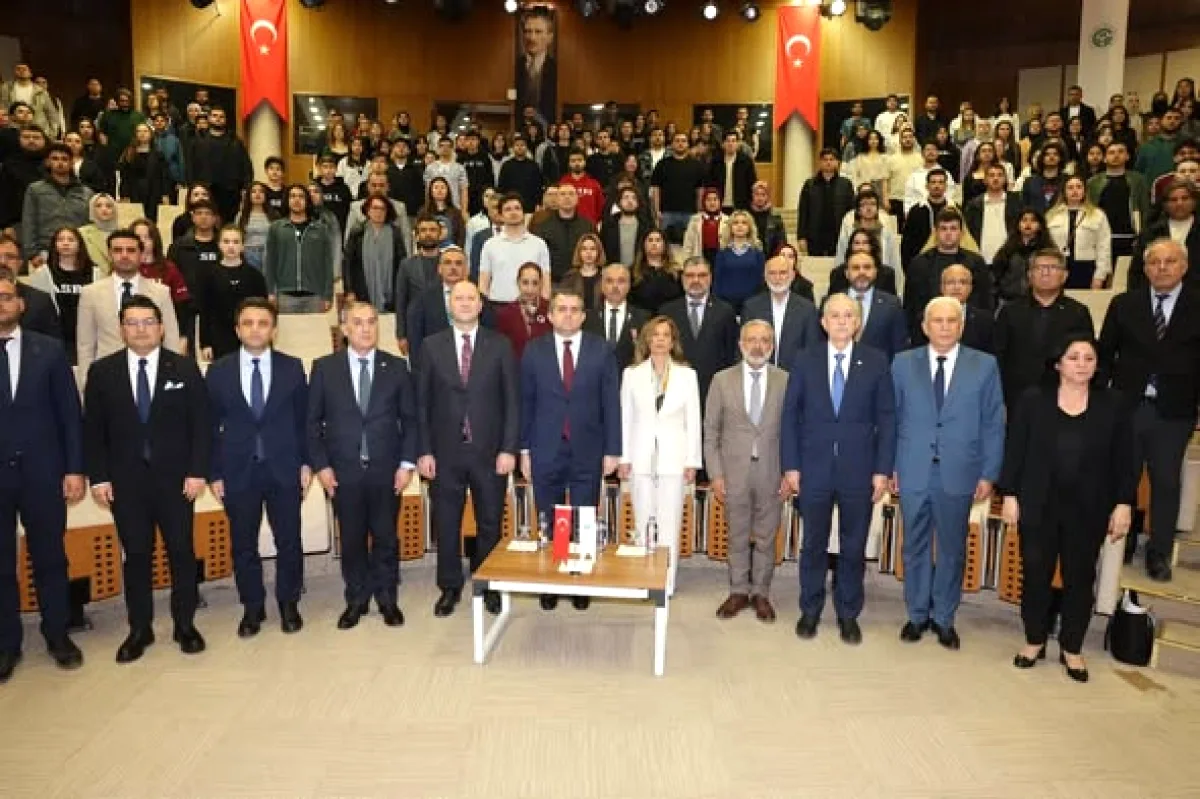 Çukurova Üniversitesi'nde Nevruz Paneli: ATÜ Rektörü Adnan Sözen Kültür Köprüsü Kurdu Çukurova Üniversitesi'nde Nevruz Paneli: ATÜ Rektörü Adnan Sözen Kültür Köprüsü Kurdu