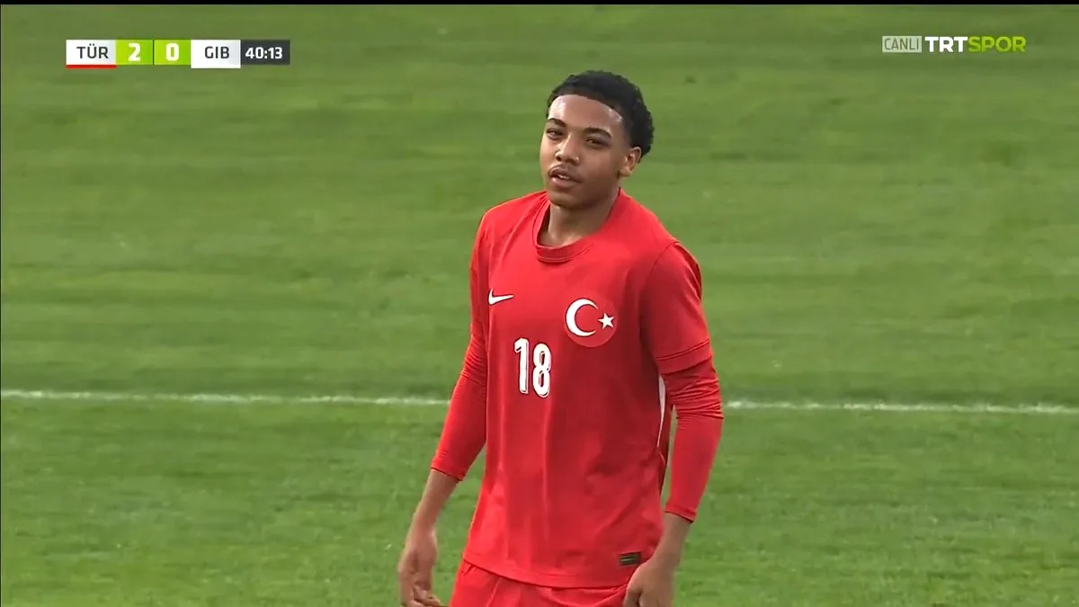 Thierry Karadeniz'den Tarihi İlk: Milli Formayla İki Gol Thierry Karadeniz'den Tarihi İlk: Milli Formayla İki Gol