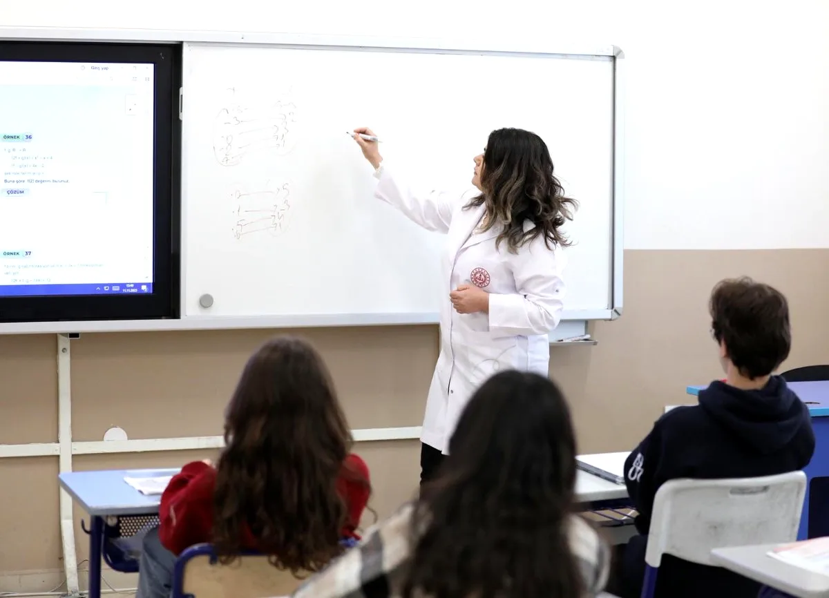 Ön Başvurular 6 Nisan'da: MEB Öğretmen Alan Değişikliği Takvimi Açıklandı Ön Başvurular 6 Nisan'da: MEB Öğretmen Alan Değişikliği Takvimi Açıklandı