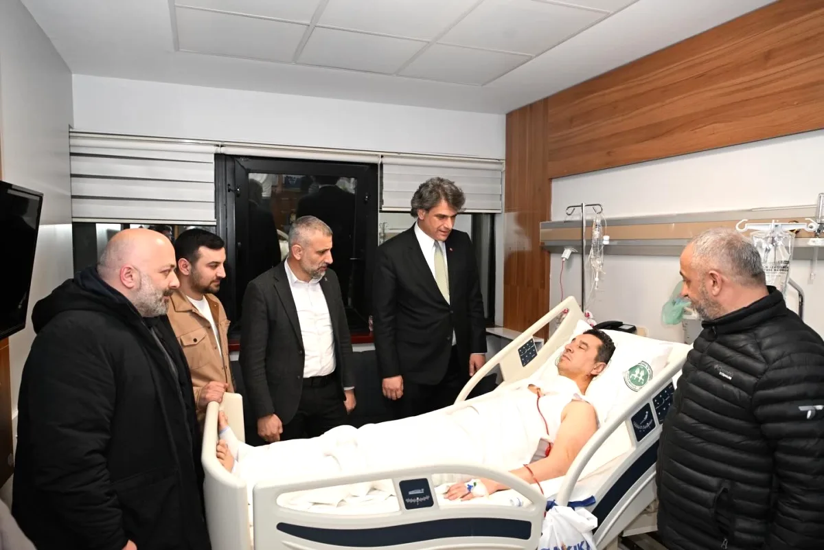 AK Parti Kartepe'de Hastane Ziyareti: Faruk Demiralay'a Geçmiş Olsun AK Parti Kartepe'de Hastane Ziyareti: Faruk Demiralay'a Geçmiş Olsun