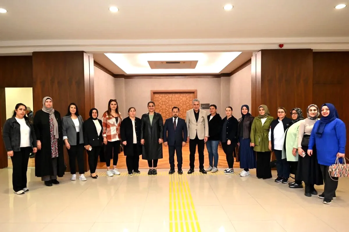 MHP Sarıçam İlçe Başkanı Akbulut, Belediye Başkanı Uludağ'ı Ziyaret Etti MHP Sarıçam İlçe Başkanı Akbulut, Belediye Başkanı Uludağ'ı Ziyaret Etti
