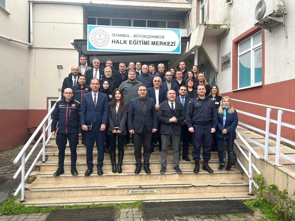 Büyükçekmece'de İRAP Toplantısı: Deprem ve Afet Hazırlıkları Masaya Yatırıldı Büyükçekmece'de İRAP Toplantısı: Deprem ve Afet Hazırlıkları Masaya Yatırıldı