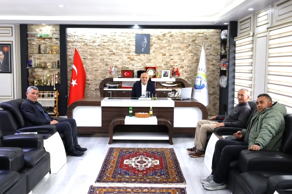 MHP'li Baki Şimşek, Yahyalı'da Başkan Esat Öztürk'ü Ziyaret Etti MHP'li Baki Şimşek, Yahyalı'da Başkan Esat Öztürk'ü Ziyaret Etti
