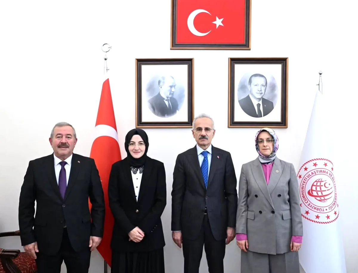 Akyurt Heyeti, Ulaştırma Bakanı Abdülkadir Uraloğlu ile TBMM'de Bir Araya Geldi Akyurt Heyeti, Ulaştırma Bakanı Abdülkadir Uraloğlu ile TBMM'de Bir Araya Geldi