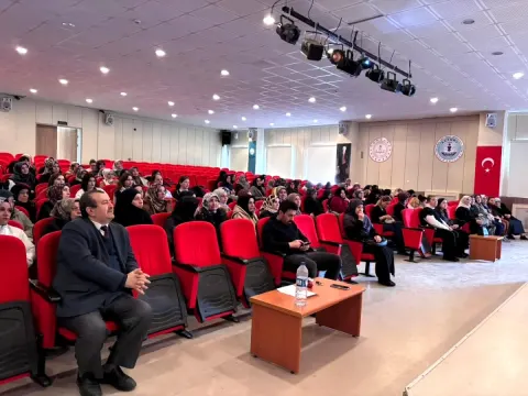 Akyurt'ta Eğitimcilere Böbrek Sağlığı Semineri: Protokol Kapsamında Gerçekleşti
