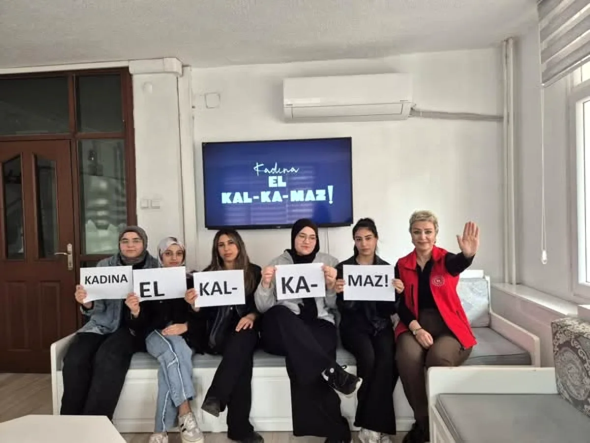 Adana Seyhan'da Gençler, Kadına Şiddetle Mücadele ve KADES için Buluştu Adana Seyhan'da Gençler, Kadına Şiddetle Mücadele ve KADES için Buluştu