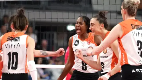 Eczacıbaşı Dynavit, Fenerbahçe'yi 3-1'le Geçti — Yarın Finalde Vakıfbank'ın Rakibi Oluyor