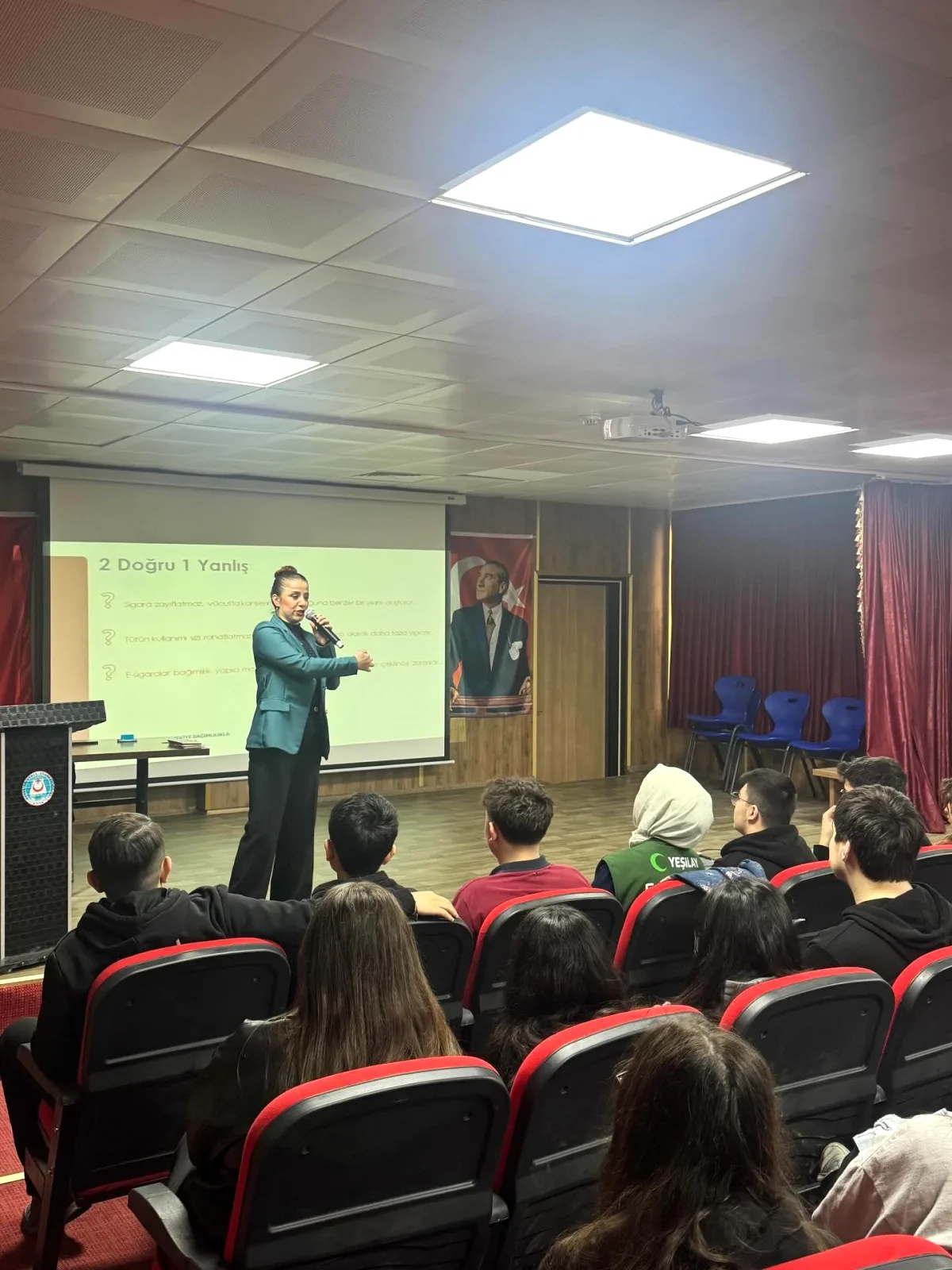 Yeşilay Esenyurt Şubesi'nden Borsa İstanbul Anadolu Lisesi'nde Bağımlılıkla Mücadele Eğitimi Yeşilay Esenyurt Şubesi'nden Borsa İstanbul Anadolu Lisesi'nde Bağımlılıkla Mücadele Eğitimi