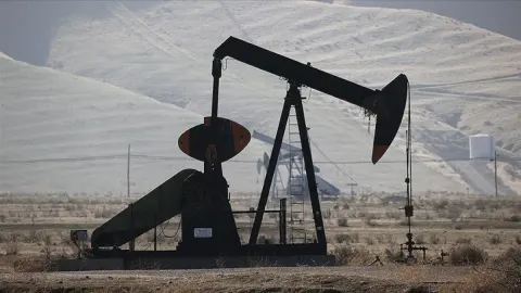 Brent Petrol 100 Doların Altına Geriledi: Uzmanlar Jeopolitik Risklere Dikkat Çekiyor