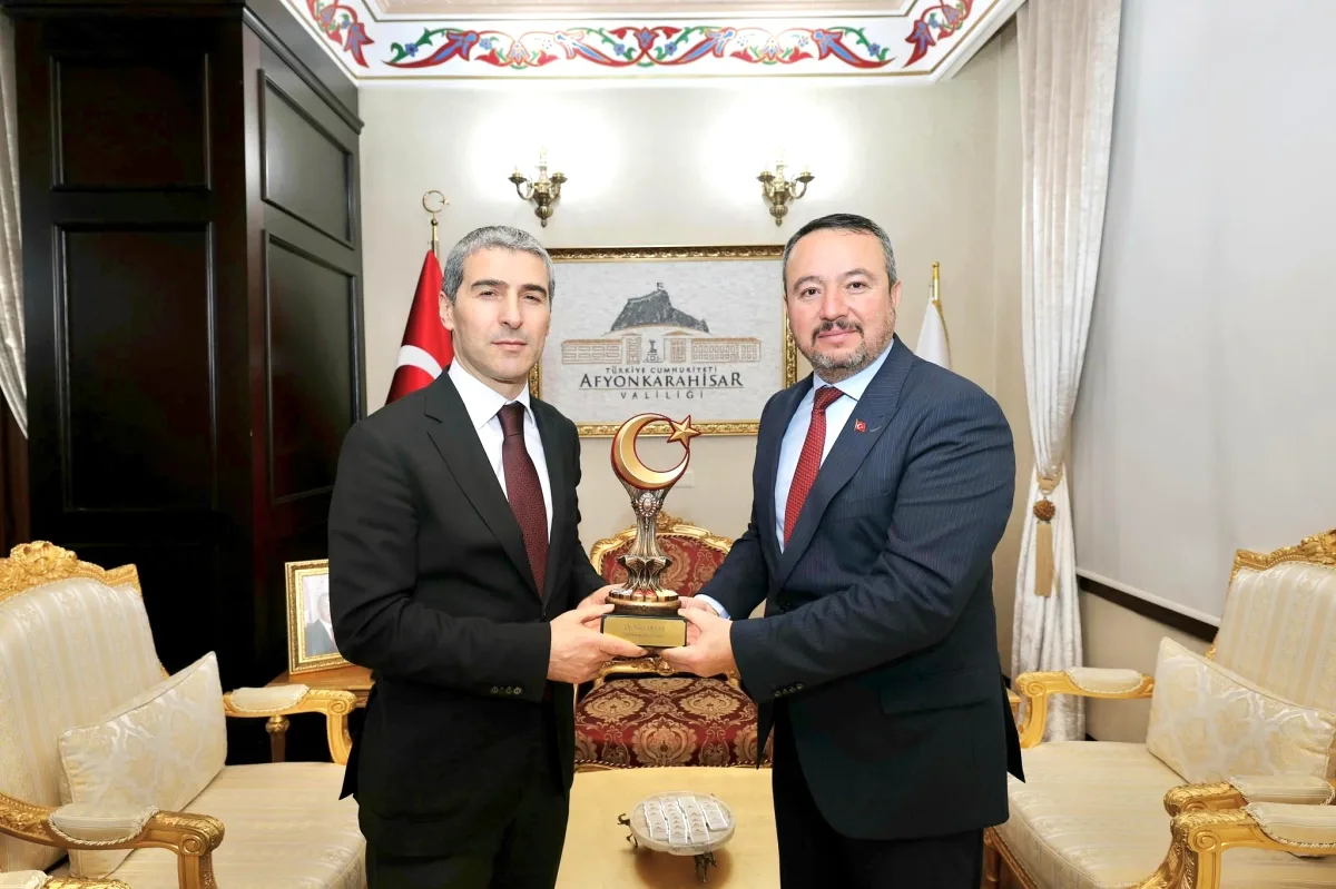 Sandıklı Belediye Başkanı Adnan Öztaş, Afyonkarahisar Valisi Dr. Naci Aktaş'ı Ziyaret Etti Sandıklı Belediye Başkanı Adnan Öztaş, Afyonkarahisar Valisi Dr. Naci Aktaş'ı Ziyaret Etti