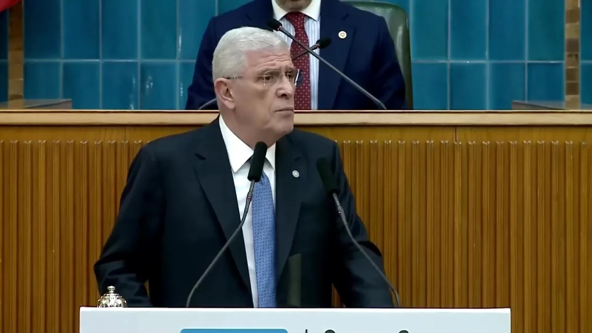 İYİ Partili Türkoğlu'ndan 'Bursa'yı Amed'e Çeviririz' ve 'Darbeyle Tehdit' Sözlerine Sert Tepki İYİ Partili Türkoğlu'ndan 'Bursa'yı Amed'e Çeviririz' ve 'Darbeyle Tehdit' Sözlerine Sert Tepki