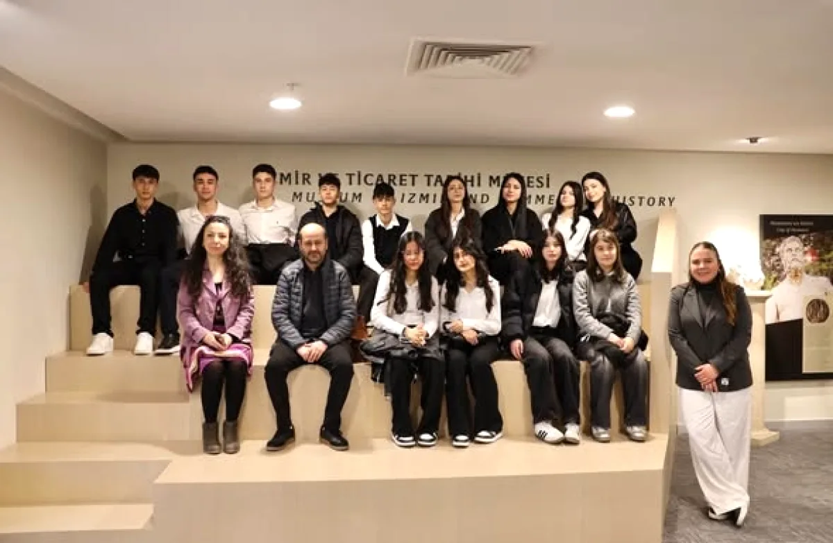 Bucalı Ticaret Lisesi Öğrencileri İzmir'in Ticari Mirasını Keşfetti Bucalı Ticaret Lisesi Öğrencileri İzmir'in Ticari Mirasını Keşfetti