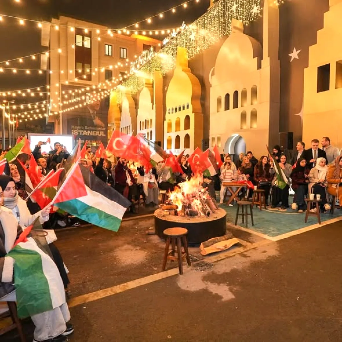 Bağcılar'da Bir Gece, Süleymaniye'de Çiçekler: "Bir Olmak Ruhumuzda Var" Bağcılar'da Bir Gece, Süleymaniye'de Çiçekler: "Bir Olmak Ruhumuzda Var"