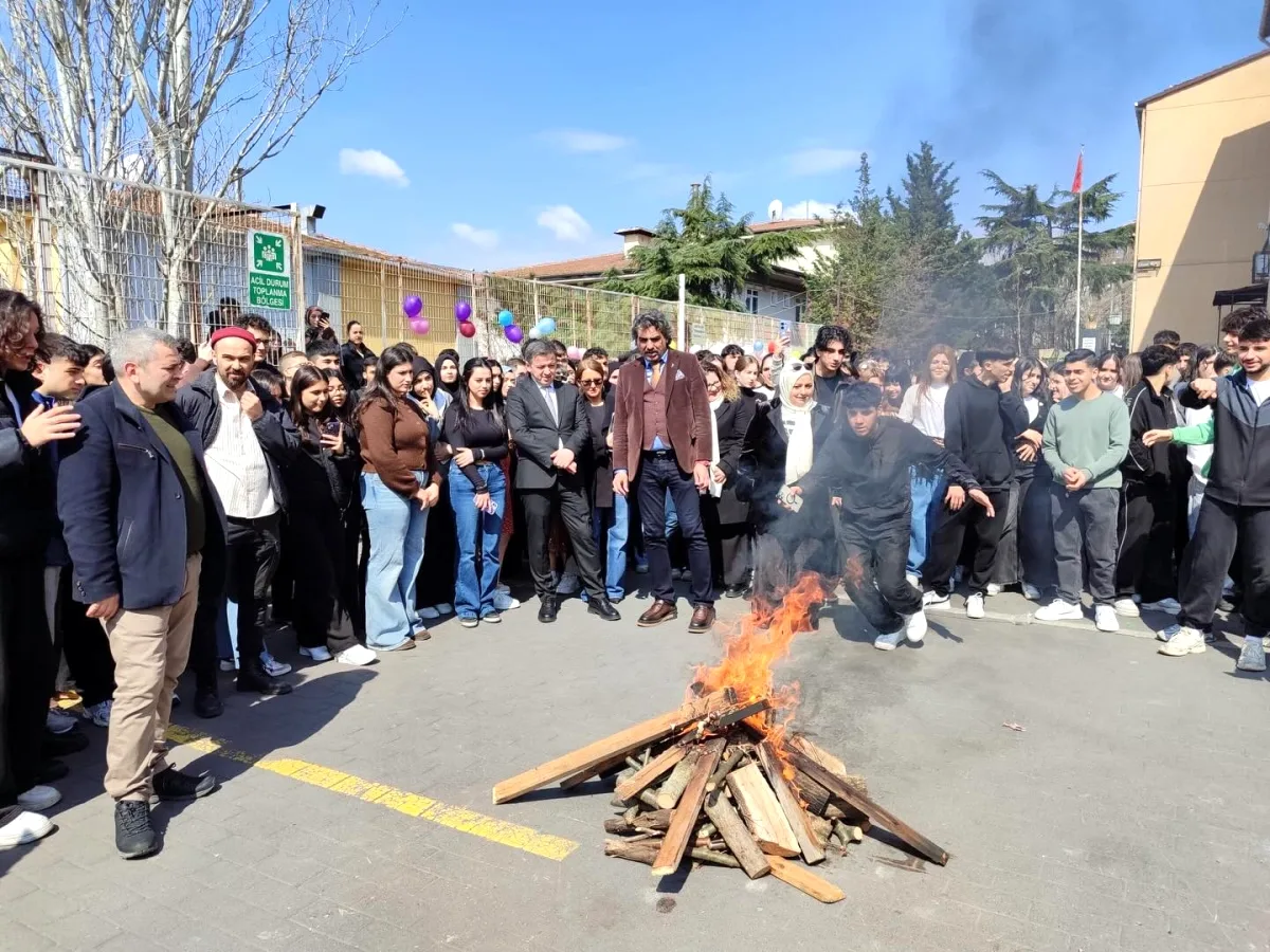 Kasımpaşa Anadolu Lisesi'nden Nevruz Coşkusu Kasımpaşa Anadolu Lisesi'nden Nevruz Coşkusu