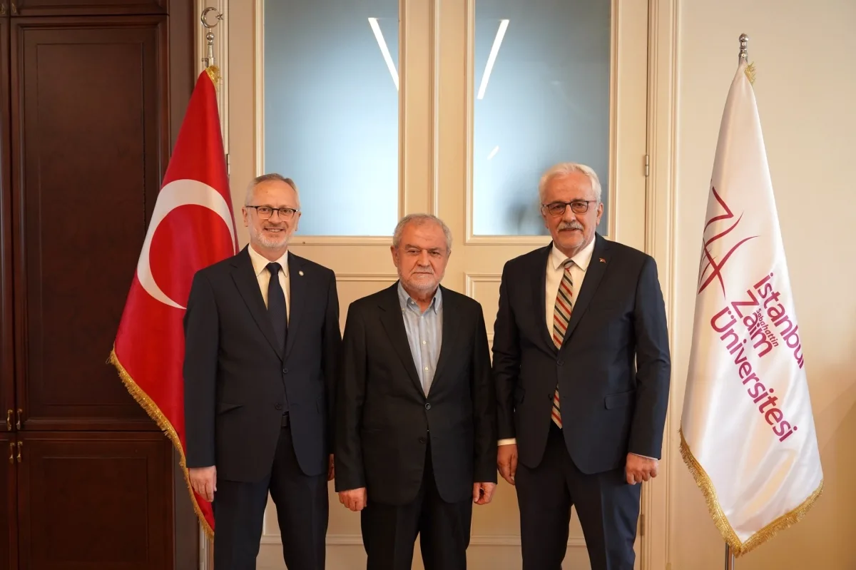 İZÜ'de Rektör Değişimi: Prof. Dr. Acar'a Teşekkür Plaketi Verildi İZÜ'de Rektör Değişimi: Prof. Dr. Acar'a Teşekkür Plaketi Verildi