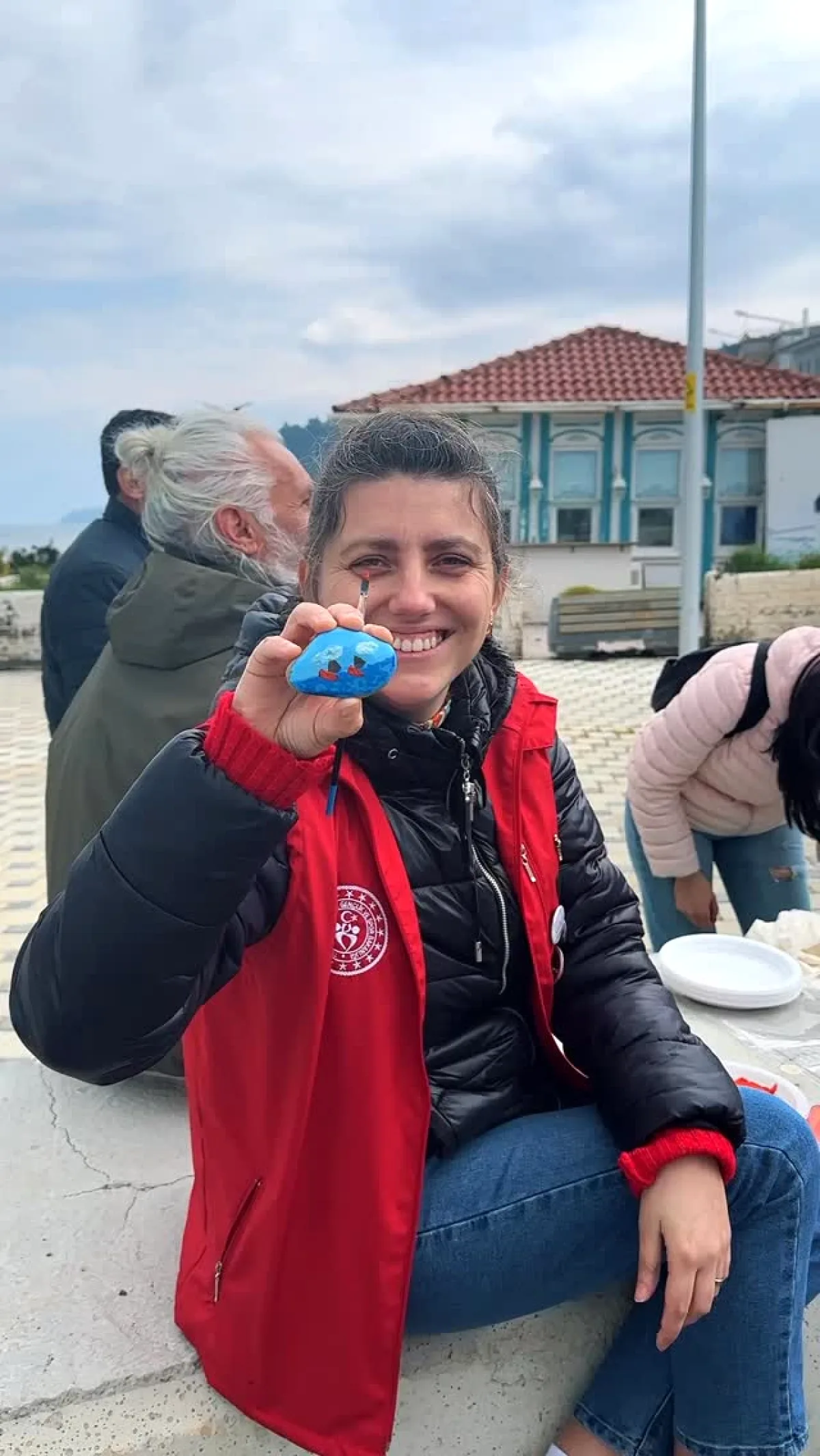 Bursa Nilüfer'de Gençlerle Taş Boyama Etkinliği Bursa Nilüfer'de Gençlerle Taş Boyama Etkinliği