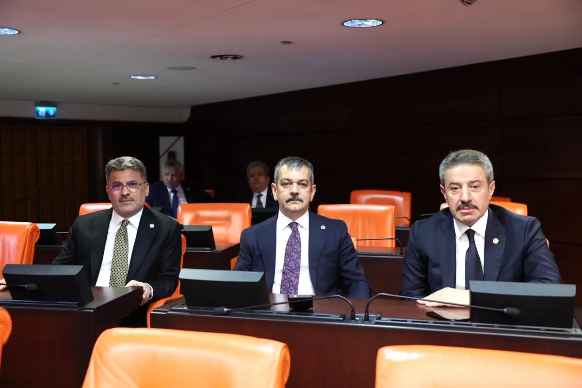 TBMM Genel Kurulu'nda Kanun Teklifi Görüşmeleri Devam Ediyor TBMM Genel Kurulu'nda Kanun Teklifi Görüşmeleri Devam Ediyor