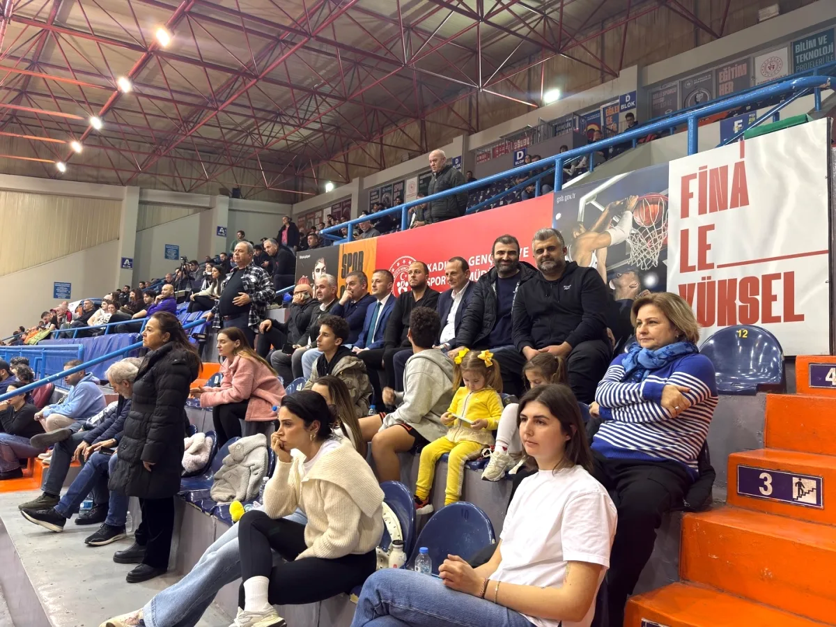Adil Yele, Play Off İlk Turunda İstanbul Teşvikiye'yi 80-71 Mağlup Etti Adil Yele, Play Off İlk Turunda İstanbul Teşvikiye'yi 80-71 Mağlup Etti
