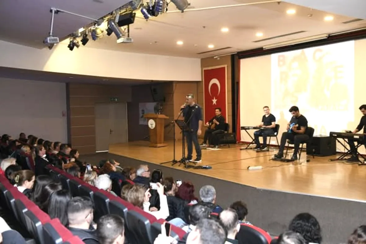 İzmir Çiğli'de Anadolu Rock Gecesi: Barış Manço ve Cem Karaca Anıldı İzmir Çiğli'de Anadolu Rock Gecesi: Barış Manço ve Cem Karaca Anıldı