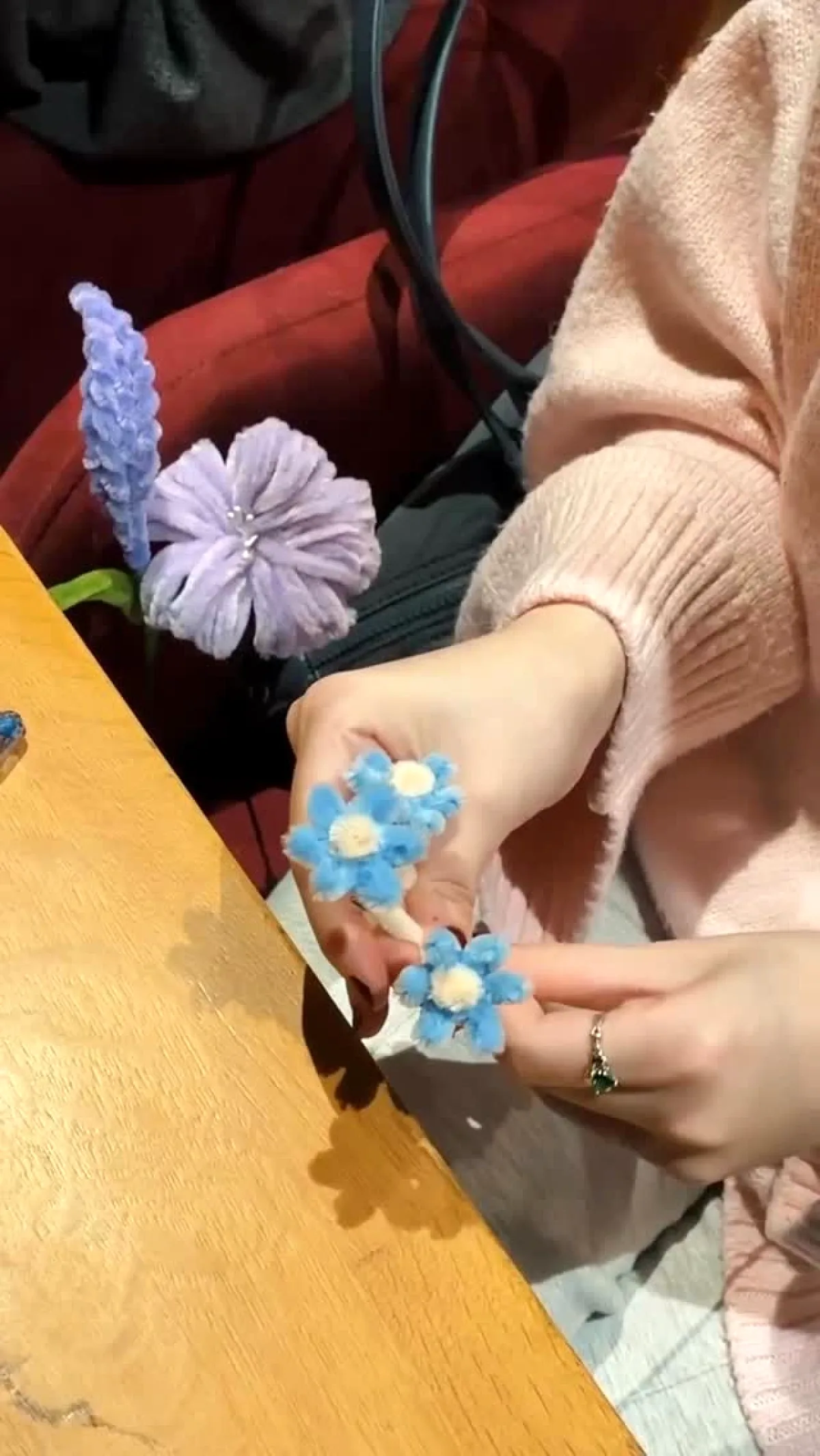 Yeditepe Dilek Gönüllüleri'nden Şönil Çiçek Workshop'undan Minik Kesitler Yeditepe Dilek Gönüllüleri'nden Şönil Çiçek Workshop'undan Minik Kesitler