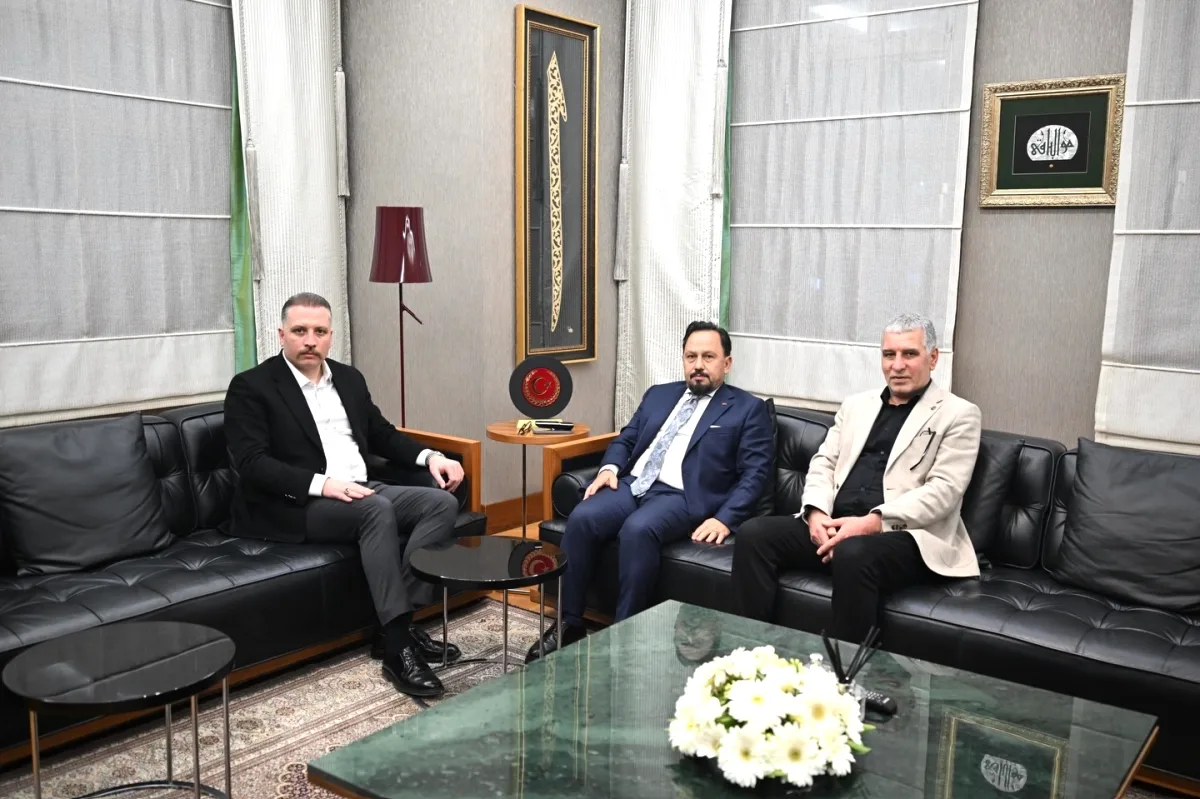 Adana Ülkü Ocakları'ndan Umre Dönüşü Ziyareti Adana Ülkü Ocakları'ndan Umre Dönüşü Ziyareti