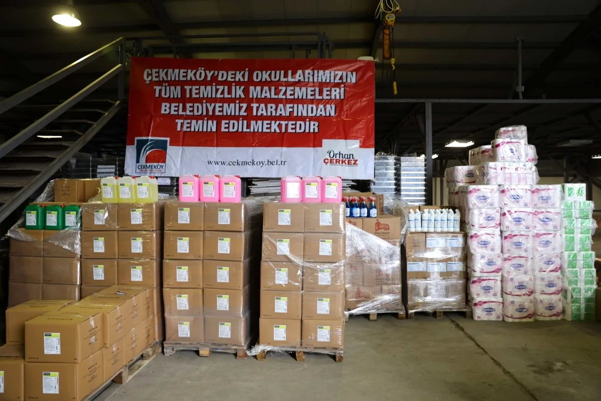 Çekmeköy'de Öğrencilerin Sağlığı İçin Perde Arkası: Okullara Temizlik Malzemesi Desteği Çekmeköy'de Öğrencilerin Sağlığı İçin Perde Arkası: Okullara Temizlik Malzemesi Desteği