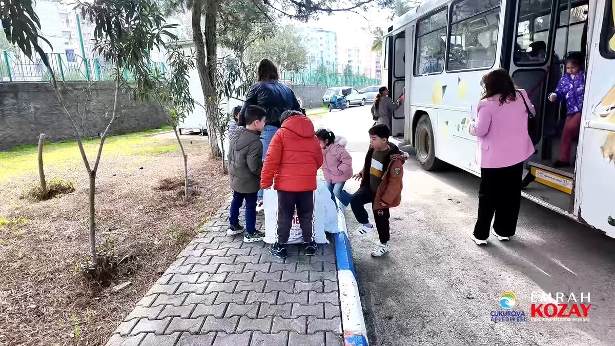 Çukurova'da Kalpleri Isıtan Buluşma: Çocukların Neşesi Huzurevinde Çukurova'da Kalpleri Isıtan Buluşma: Çocukların Neşesi Huzurevinde