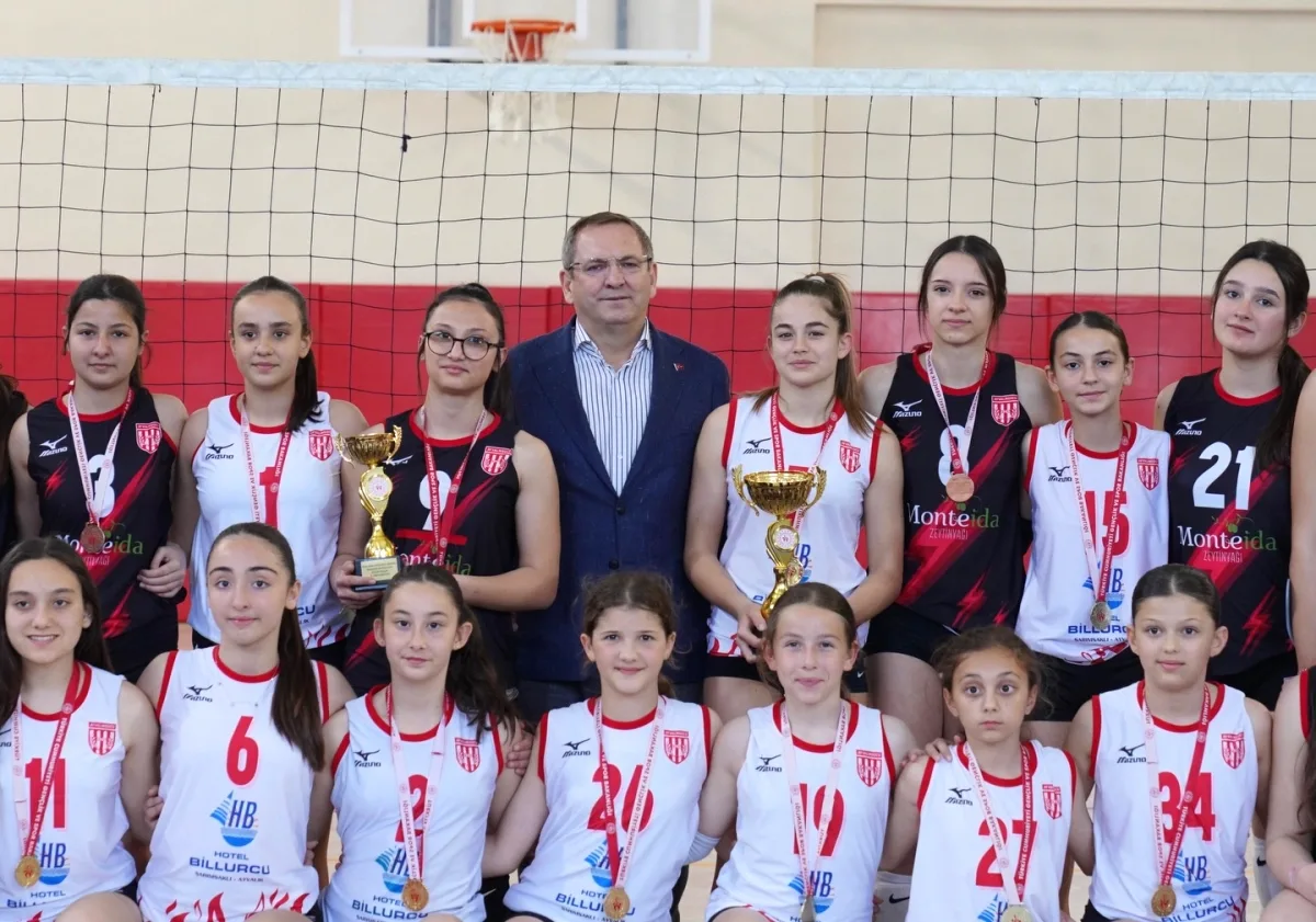 Ayvalıkgücü Belediyespor Midi'de İl Birincisi! 15-17 Nisan'da Türkiye Şampiyonası'nda Ayvalıkgücü Belediyespor Midi'de İl Birincisi! 15-17 Nisan'da Türkiye Şampiyonası'nda