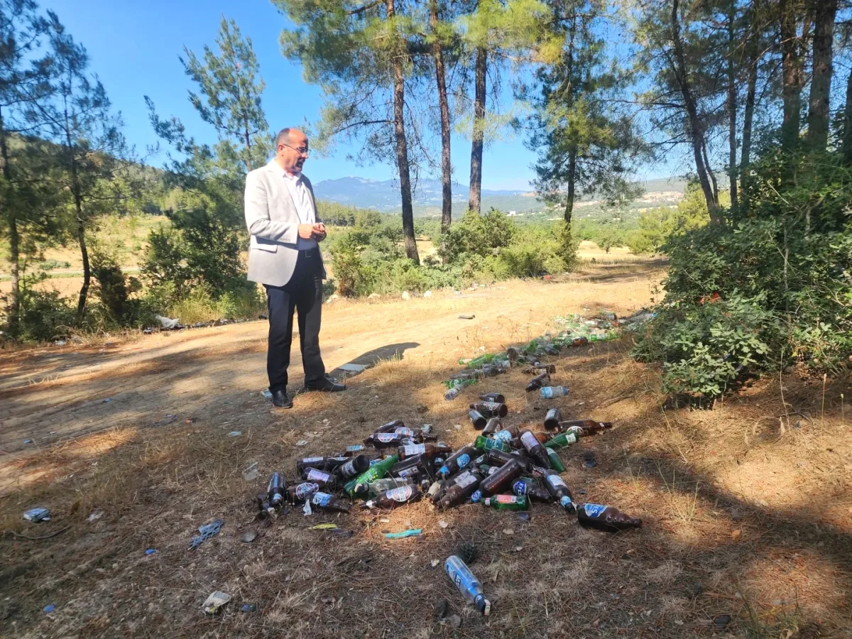 Orhaneli'de Piknik Sahası Çöple Doldu, Barbeküler Zarar Gördü Orhaneli'de Piknik Sahası Çöple Doldu, Barbeküler Zarar Gördü