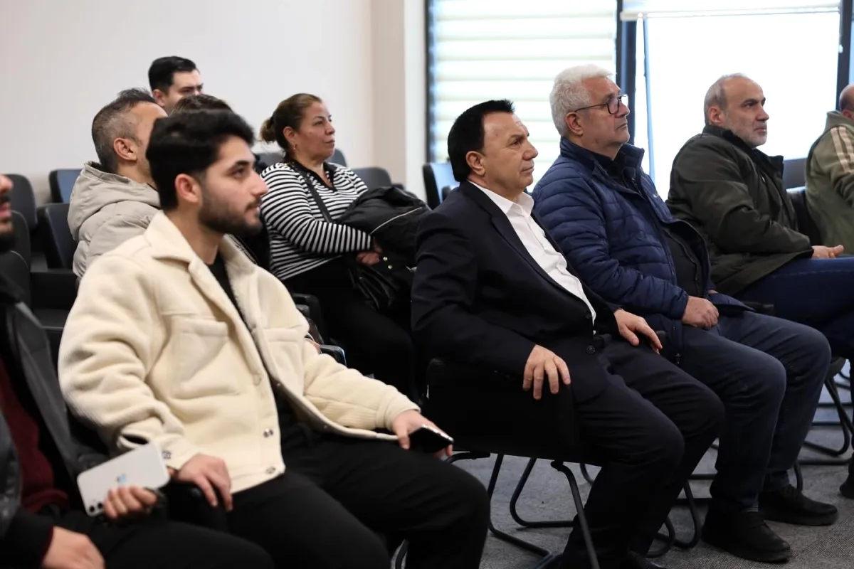 Bağcılar'da Kentsel Dönüşüm Toplantısı: Komşuların Soruları Cevaplandı Bağcılar'da Kentsel Dönüşüm Toplantısı: Komşuların Soruları Cevaplandı