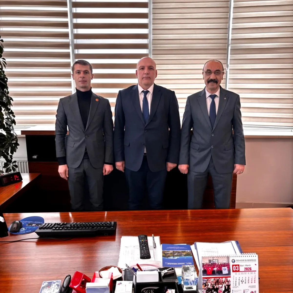 MHP Elmadağ İlçe Başkanlığı, SGK Daire Başkanı Alper Yıldırım'ı Ziyaret Etti MHP Elmadağ İlçe Başkanlığı, SGK Daire Başkanı Alper Yıldırım'ı Ziyaret Etti